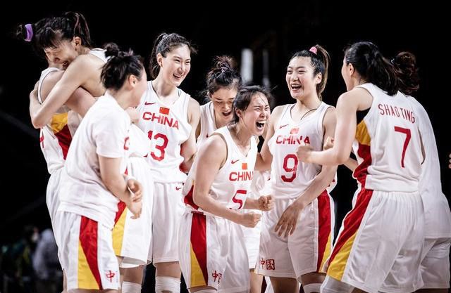 意大利杯比赛中，弗洛西诺内4-0大胜那不勒斯，历史性地晋级四分之一决赛。